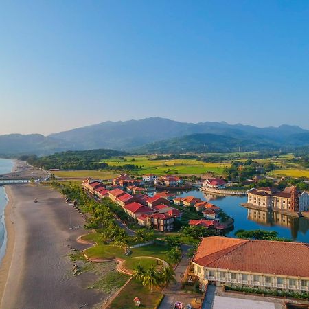 Las Casas Filipinas De Acuzar Bagac Экстерьер фото