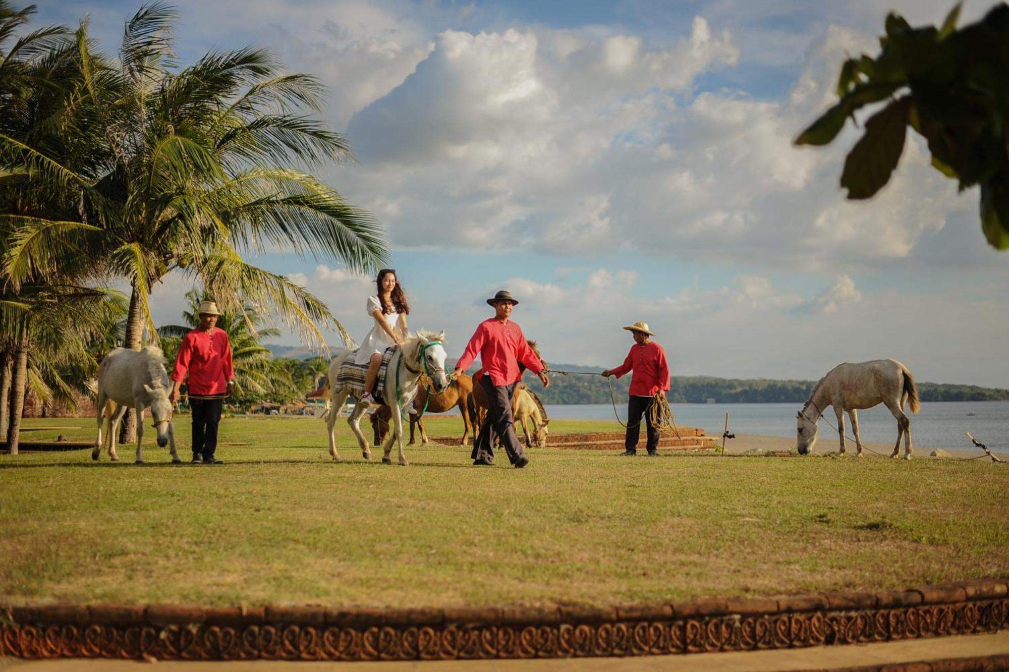Las Casas Filipinas De Acuzar Bagac Экстерьер фото
